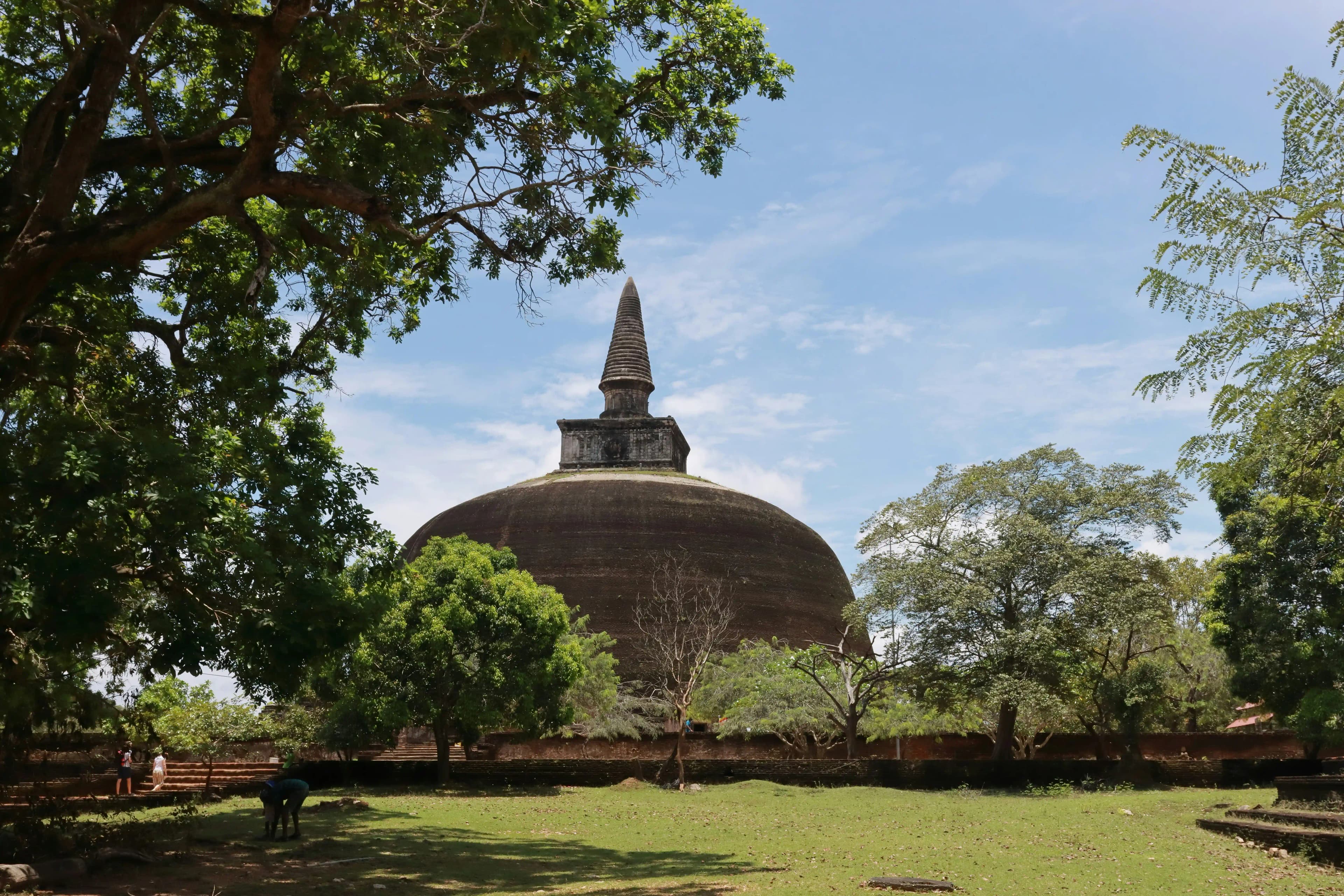 Chauffeur privé en visite des ruines anciennes de Polonnaruwa au Sri Lanka